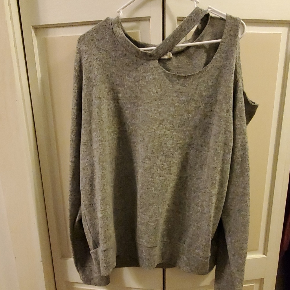Xl urban Heritage cold shoulder blouse